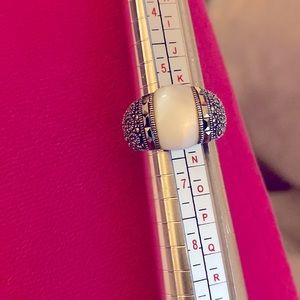 Women sterling silver ring in a size 5 1/2